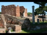 06935 ostia - regio i - insula ix - curia (i,ix,4) - blick von der decumanus maximus - ri osten.jpg